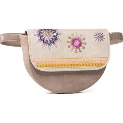 Saszetka nerka DESIGUAL - 20SAXPCW 6062. Brązowe nerki damskie Desigual, bez wzorów, ze skóry ekologicznej, wizytowe, bez dodatków. W wyprzedaży za 149,00 zł.