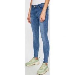 Tally Weijl - Jeansy. Niebieskie jeansy damskie TALLY WEIJL, z obniżonym stanem. W wyprzedaży za 69,90 zł.