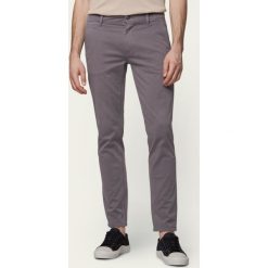 Spodnie materiałowe Boss Schino D 50379152. Szare jeansy męskie Boss, m, bez wzorów, z jeansu. Za 429,00 zł.