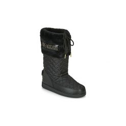 Śniegowce Love Moschino JA2416. Czarne kozaki damskie Love Moschino, bez obcasa, bez zapięcia. Za 739,00 zł.