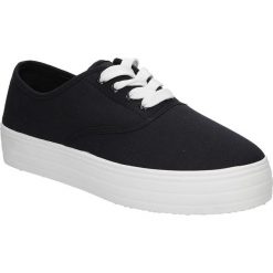 Creepersy casu 6098. Czarne półbuty damskie Casu, bez wzorów, z materiału, eleganckie, bez obcasa, bez zapięcia. Za 49,99 zł.