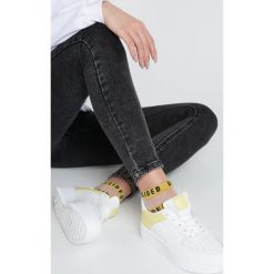 Biało-Żółte Sneakersy Farah. Białe sneakersy damskie Renee. Za 89,99 zł.