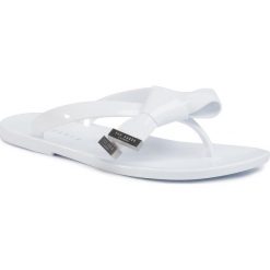 Japonki TED BAKER - Luzzi 229922 White. Białe klapki damskie Ted Baker, bez wzorów, z tworzywa sztucznego, bez obcasa, na obcasie. Za 249,00 zł.