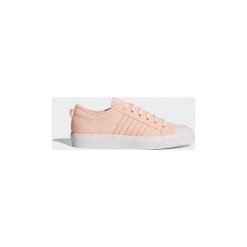Buty adidas Buty Nizza Low. Różowe trampki i tenisówki damskie marki Adidas, bez wzorów, bez zapięcia. Za 279,00 zł.