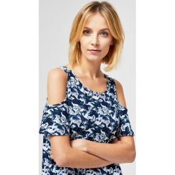 Sukienka cold arms. Niebieskie sukienki damskie Moodo, l, z nadrukiem, z elastanu, z okrągłym kołnierzem, trapezowe. Za 49,99 zł.