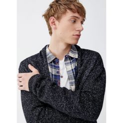 Kardigan z dzianiny bez zapięcia. Czarne kardigany męskie Pull&Bear, m, bez wzorów, z dzianiny. Za 109,00 zł.