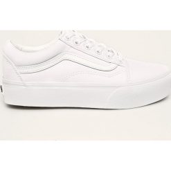Vans - Tenisówki. Białe trampki i tenisówki damskie Vans, bez wzorów, ze skóry, na sznurówki. W wyprzedaży za 269,90 zł.