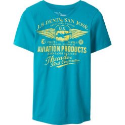 T-shirt z dekoltem w serek Slim Fit bonprix ciemnoturkusowy z nadrukiem. Niebieskie koszule chłopięce bonprix, z nadrukiem, z dekoltem w serek, bez rękawów. Za 24,99 zł.