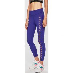Calvin Klein Performance - Legginsy. Fioletowe spodnie damskie s, z elastanu. W wyprzedaży za 239,90 zł.
