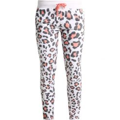 Bryczesy damskie: Juvia LEOPARD JOGGER Spodnie treningowe neon peach