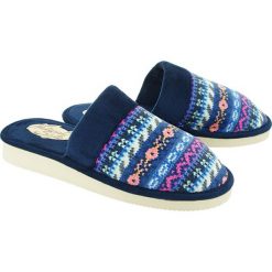 METEOR 071 SWETER NORWESKI granatowy, kapcie damskie. Niebieskie kapcie damskie Meteor, bez wzorów, bez rękawów, bez kaptura. Za 31,90 zł.