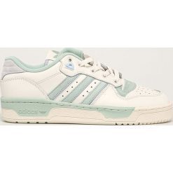 Adidas Originals - Buty skórzane Rivalry. Białe sneakersy męskie adidas Originals, ze skóry, na sznurówki. Za 379,90 zł.