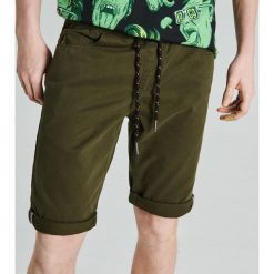 Szorty - Khaki. Brązowe spodenki i szorty męskie Cropp, m, bez wzorów. Za 63,99 zł.