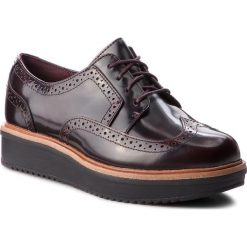 Oxfordy CLARKS - Teadale Maira 261373884 Aubergine. Czerwone jazzówki damskie marki Clarks, bez wzorów, ze skóry, bez obcasa, na płaskiej podeszwie, bez zapięcia. W wyprzedaży za 299,00 zł.