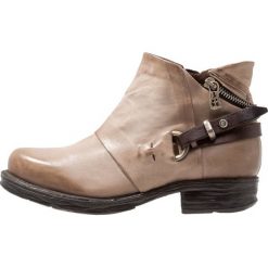 A.S.98 Ankle boot carton. Brązowe botki damskie marki A.S.98, ze skóry, bez obcasa, bez zapięcia. Za 839,00 zł.