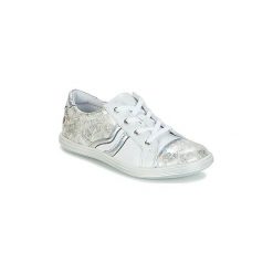 Buty Dziecko GBB SHARON. Białe trampki dziewczęce GBB, bez wzorów, bez zapięcia. Za 295,20 zł.
