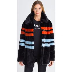 WIELOKOLOROWE FUTERKO TRUSSARDI JEANS. Czarne kurtki damskie Trussardi Jeans, bez wzorów, z jeansu, krótkie. Za 795,00 zł.