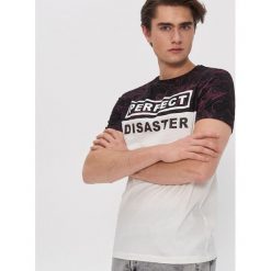 T-shirt z napisem - Kremowy. Białe t-shirty męskie House, s, z napisami, bez kołnierzyka. W wyprzedaży za 27,99 zł.