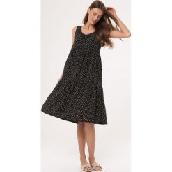 Czarna Sukienka Avoiding. Czarne sukienki damskie Born2be, s, bez wzorów, z okrągłym kołnierzem, bez rękawów, midi. Za 89,99 zł.