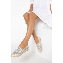Beżowe Espadryle Part Of My Life. Brązowe espadryle damskie Born2be, bez wzorów, bez obcasa. W wyprzedaży za 49,99 zł.