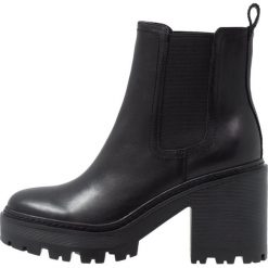 KENDALL + KYLIE JETT Botki na obcasie black. Czarne botki damskie na obcasie marki KENDALL + KYLIE, z materiału. Za 949,00 zł.
