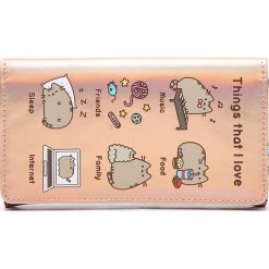 Portfel z nadrukiem Pusheen - Kremowy. Białe portfele damskie marki Cropp, z nadrukiem. W wyprzedaży za 19,99 zł.