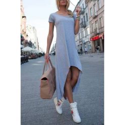 Sukienka RAMERA GREY. Szare sukienki damskie IVET, na co dzień, na lato, bez wzorów, z asymetrycznym kołnierzem, z krótkim rękawem, krótkie, mini, asymetryczne. W wyprzedaży za 59,00 zł.