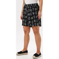 Czarne Szorty Kylise. Czarne szorty damskie Born2be, xl, bez wzorów. W wyprzedaży za 29,99 zł.