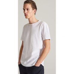 T-shirt ze strukturalnej dzianiny - Biały. Białe t-shirty męskie Reserved, s, bez wzorów, z dzianiny, bez kołnierzyka. Za 59,99 zł.