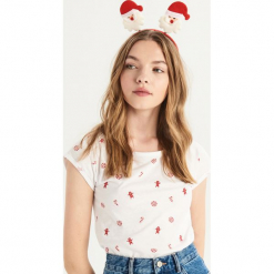 T-shirt ze świątecznym nadrukiem all over - Biały. Białe t-shirty damskie marki Sinsay, l, z nadrukiem. Za 14,99 zł.