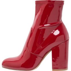 Steve Madden GAZE Botki na obcasie red. Czerwone botki damskie na obcasie Steve Madden, z materiału. Za 419,00 zł.