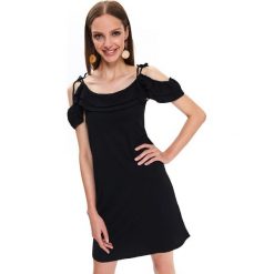 Sukienka damska gładka. Czarne sukienki damskie Top Secret, na imprezę, bez wzorów, z dzianiny, eleganckie, z falbankami, z krótkim rękawem, krótkie, mini. W wyprzedaży za 49,99 zł.