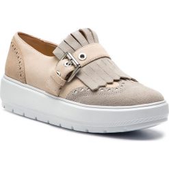 Półbuty GEOX - D Kaula B D92ANB 00022 C5K1L Cream/Lt Grey. Szare półbuty damskie Geox, na co dzień, bez wzorów, z zamszu, bez obcasa, na koturnie, bez zapięcia. W wyprzedaży za 359,00 zł.