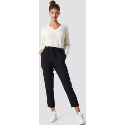 MANGO Spodnie Damaso - Black. Czarne spodnie damskie marki Mango. Za 121,95 zł.