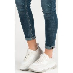 MODNE BIAŁE SNEAKERSY. Białe sneakersy damskie KYLIE. Za 129,90 zł.