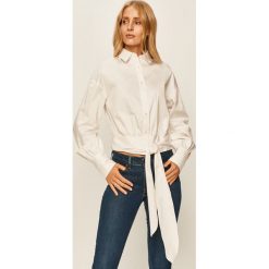 Guess Jeans - Koszula. Czarne bluzki damskie Guess Jeans, s, z aplikacjami, z elastanu, klasyczne, z klasycznym kołnierzykiem, z długim rękawem. Za 439,90 zł.