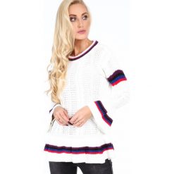 Sweter z falbaną kremowy RR20069. Białe swetry klasyczne damskie marki Fasardi, s. Za 179,00 zł.