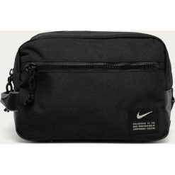 Nike - Kosmetyczka. Szare kosmetyczki męskie Nike, z aplikacjami, z poliesteru. Za 79,90 zł.
