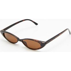 Okulary przeciwsłoneczne - Brązowy. Pomarańczowe okulary przeciwsłoneczne damskie Cropp. W wyprzedaży za 14,99 zł.
