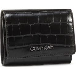 Mały Portfel Damski CALVIN KLEIN - Ck Must Croc Trifold Xs K60K606795 BAX. Czarne portfele damskie Calvin Klein, bez wzorów, ze skóry ekologicznej. Za 269,00 zł.