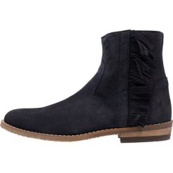 Buty zimowe damskie: clic! Botki basket navy