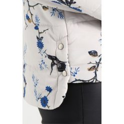 Bomberki damskie: b.young ARISTA PRINTED JACKET Kurtka zimowa offwhite