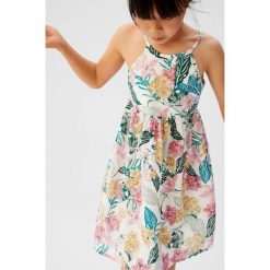 Mango Kids - Sukienka dziecięca Hawai 110-152 cm. Białe sukienki dziewczęce Mango Kids, w kwiaty, z bawełny, casualowe, z krótkim rękawem, krótkie, mini, rozkloszowane. W wyprzedaży za 69,90 zł.