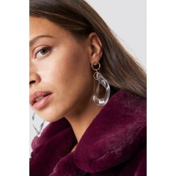 NA-KD Accessories Kolczyki kółka Transparent Wave - White,Gold. Białe kolczyki damskie marki NA-KD Accessories, na sztyftcie. W wyprzedaży za 19,20 zł.