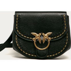 Pinko - Torebka skórzana. Czarne listonoszki damskie Pinko, w paski, ze skóry, klasyczne, małe, z aplikacjami. Za 1739,00 zł.