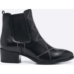 Bullboxer - Botki. Czarne botki damskie lity Bullboxer, z gumy. W wyprzedaży za 199,90 zł.
