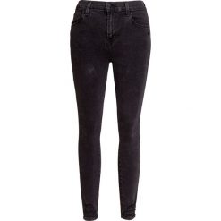 Jeansy J BRAND ALANA HIGH RISE CROP SKINNY Czarny. Czarne jeansy damskie marki J Brand, bez wzorów, z jeansu, z podwyższonym stanem. Za 1490,00 zł.