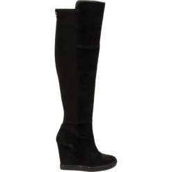 Buty zimowe damskie: Skórzane kozaki w kolorze czarnym