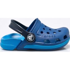 Crocs - Klapki dziecięce Electro III. Niebieskie sandały chłopięce Crocs, z gumy, z okrągłym noskiem, bez zapięcia. Za 129,90 zł.