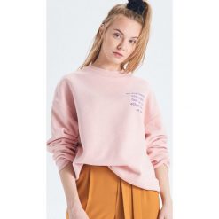 Bluza - Kremowy. Białe bluzy damskie Cropp, s, bez wzorów, bez rękawów, bez kaptura. W wyprzedaży za 39,99 zł.